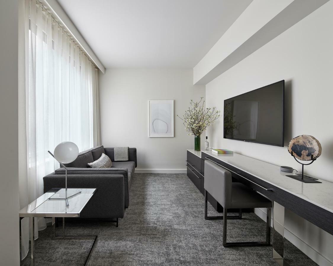 Junior King Suite with Sofa Bed,953724448:JPEG